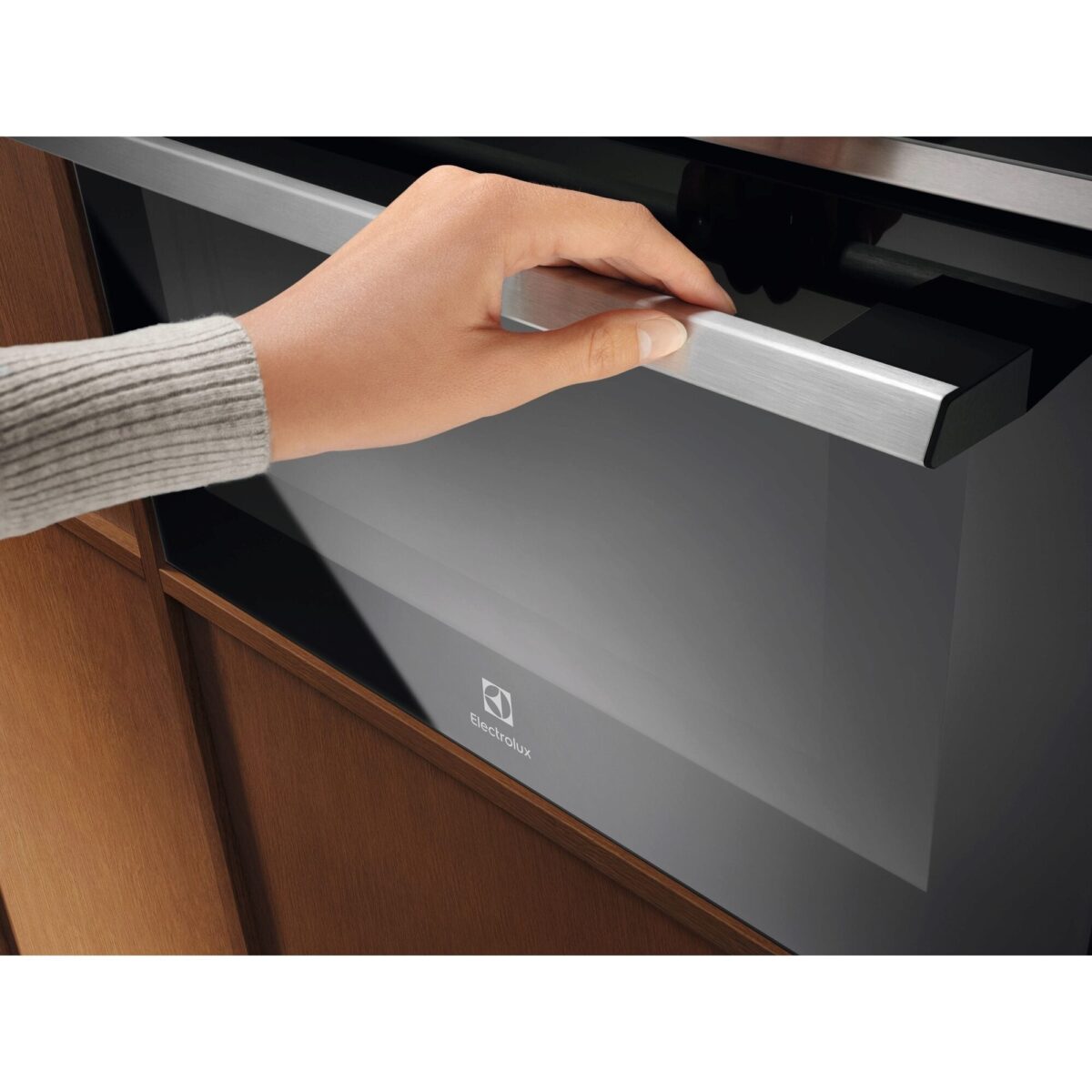 Kompaktahi mikrolainefunktsiooniga Electrolux EVL6E49X