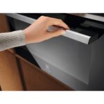 Kompaktahi mikrolainefunktsiooniga Electrolux EVL6E49X